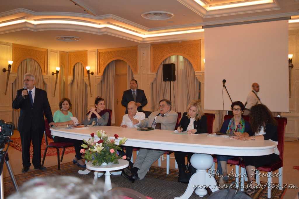 conferenza stampa ministra turismo tunisino
