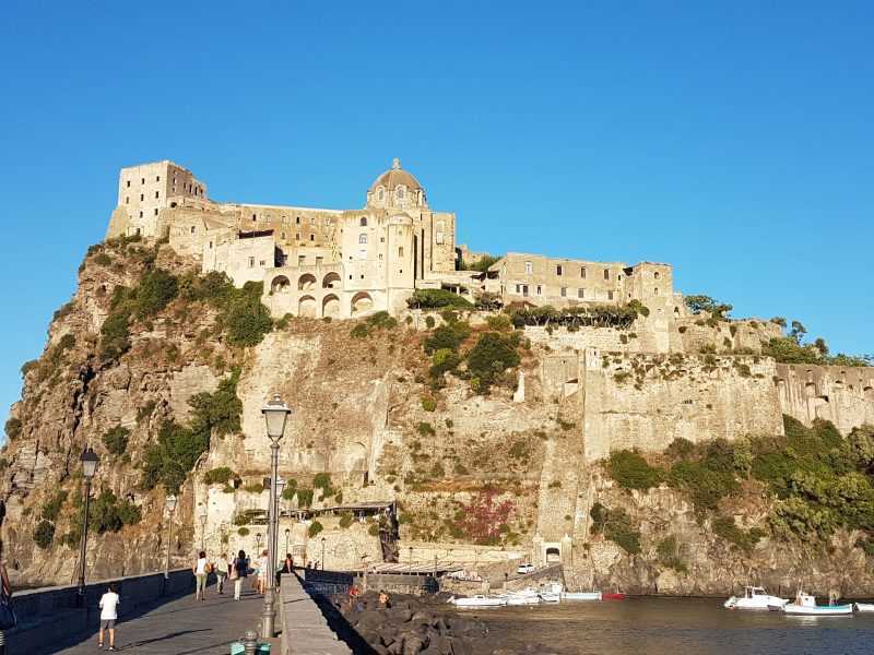 castello aragonese vista
