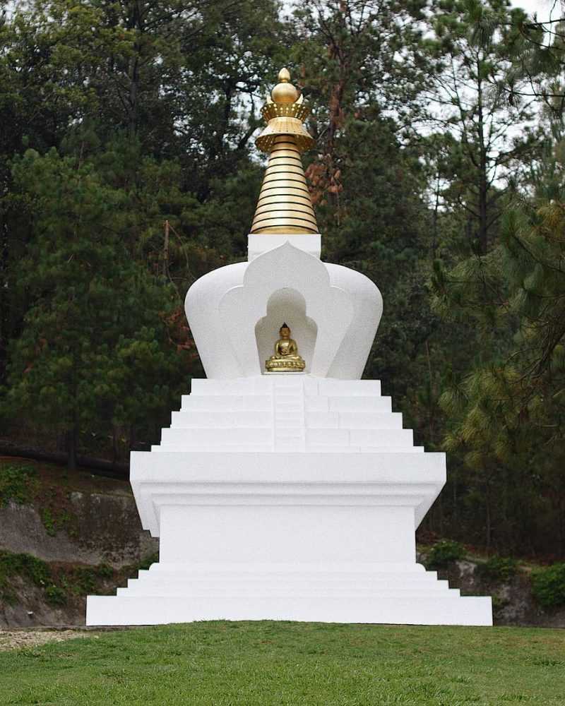 valle de bravo budista messico