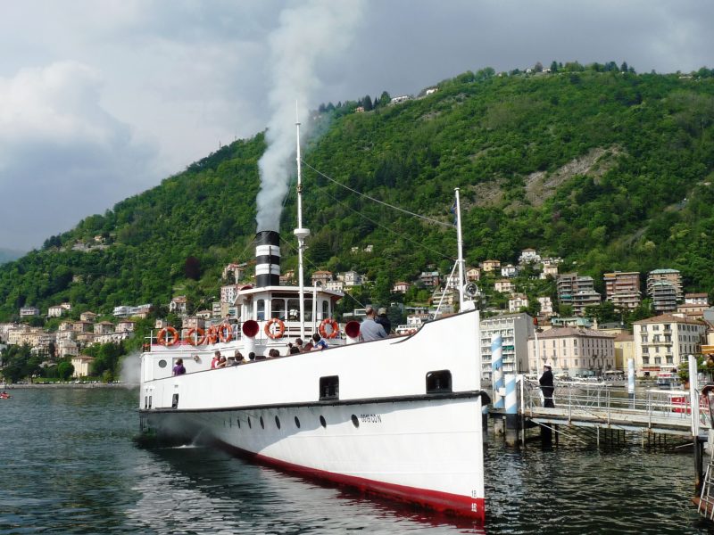 Fonte: Wikipedia. Il piroscafo "Concordia" in partenza da Como